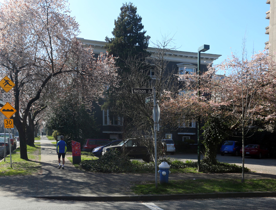 Nelson Plaza in Vancouver, BC - Building Photo