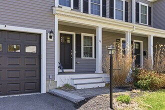 7 Spring Ct in Woburn, MA - Building Photo - Building Photo