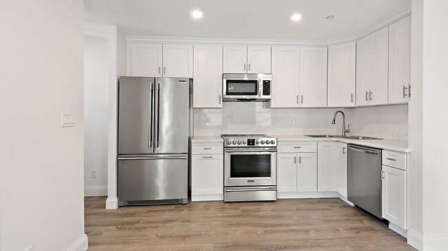 33 Devoe St, Unit Apt. A in Dobbs Ferry, NY - Foto de edificio - Building Photo