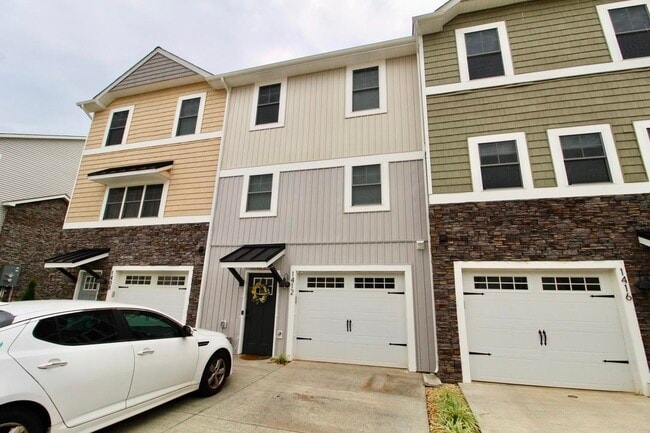 property at 1412 Palomino Trl
