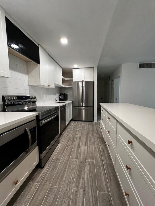 4470 NW 79th Ave in Doral, FL - Building Photo