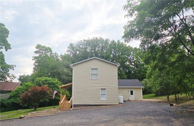 3545 N Creek Rd in Palmyra, NY - Foto de edificio - Building Photo