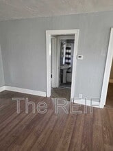 1023 Barrie Ave in Flint, MI - Building Photo - Building Photo