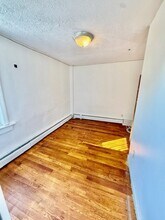 14 Amity St, Unit 2 in Lynn, MA - Building Photo - Building Photo