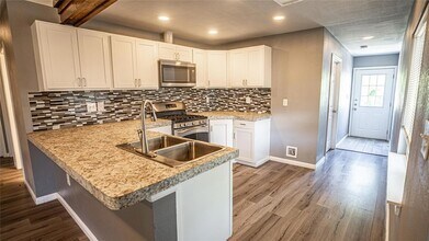 106 W Hoopes Ave in Pflugerville, TX - Building Photo - Building Photo