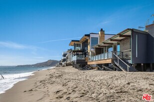 24956 Malibu Rd in Malibu, CA - Building Photo