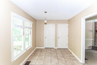 102 Country Pl in Memphis, TN - Building Photo - Building Photo