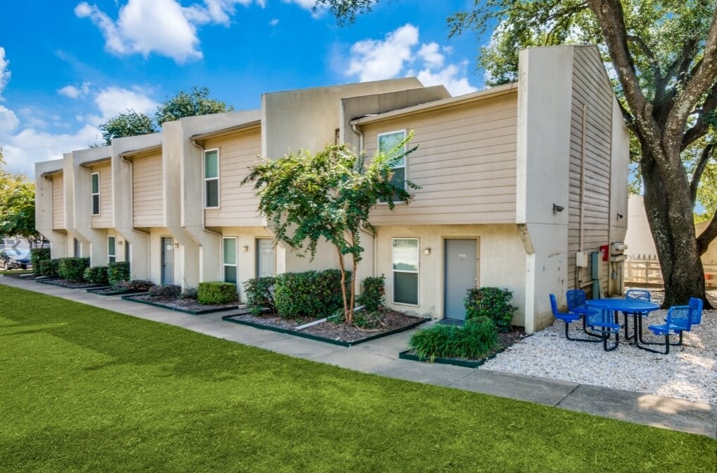 Iconic Village in Denton, TX - Building Photo