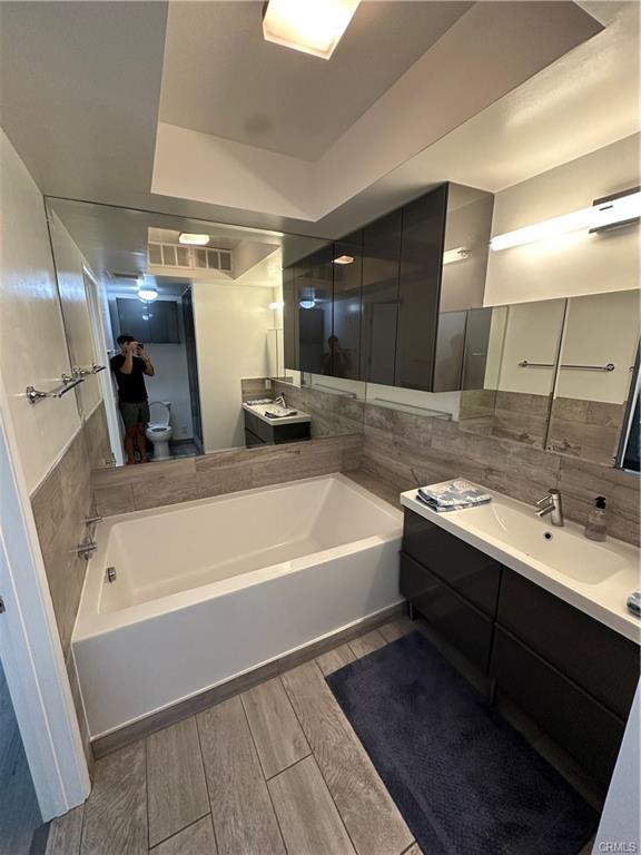 12222 Wilshire Blvd in Los Angeles, CA - Building Photo - Building Photo