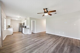 108 Annette Ln in Friendswood, TX - Building Photo - Building Photo