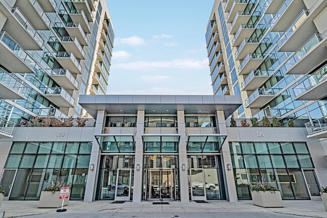 property at 125 S Green St