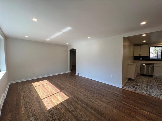 658 Fort Couch Rd in Pittsburgh, PA - Building Photo - Building Photo