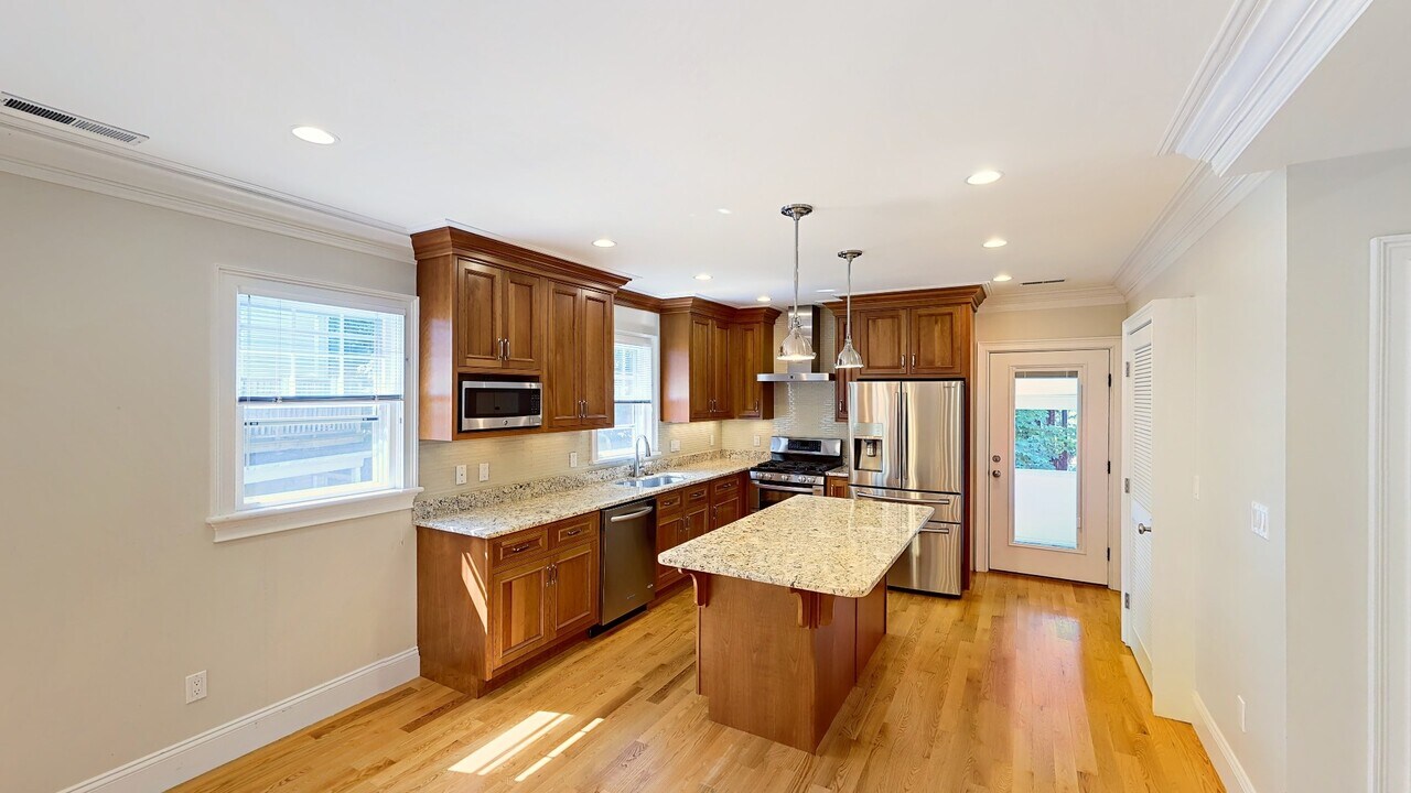 7 Acron Rd in Brookline, MA - Building Photo
