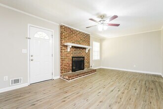 1752 Enid Dr in Lithonia, GA - Foto de edificio - Building Photo