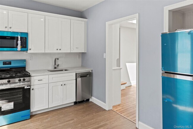 51 Spring St-Unit -B in Oyster Bay, NY - Foto de edificio - Building Photo