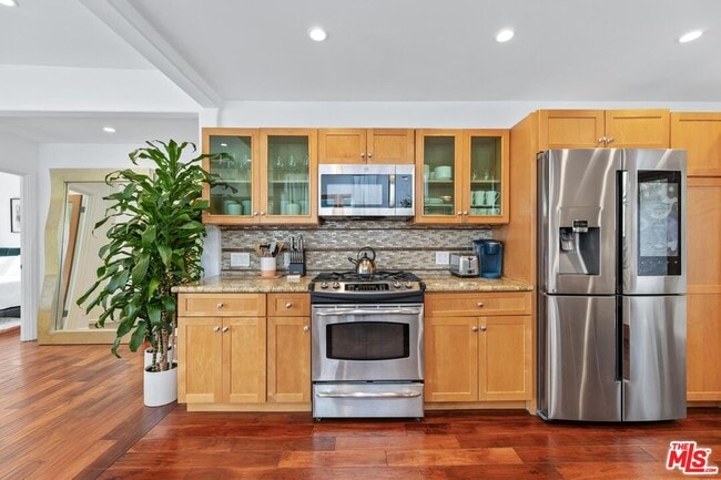 8827 Betty Way in West Hollywood, CA - Building Photo - Building Photo