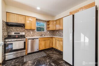 6304 Hana Rd in Edison, NJ - Building Photo - Building Photo