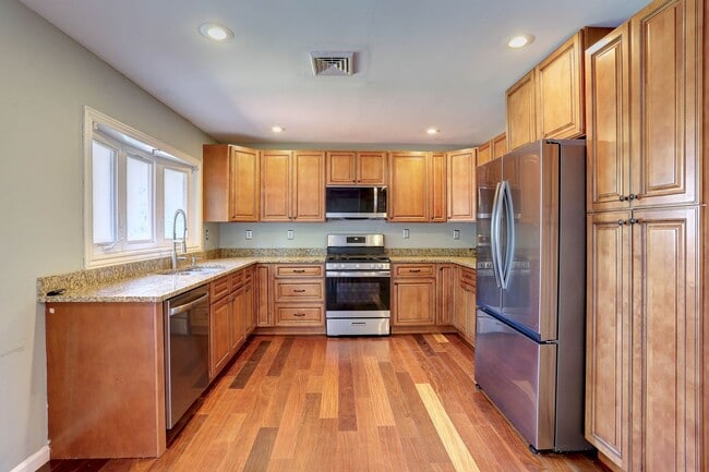 1735 Maple Ave in Hanover, MD - Building Photo - Building Photo