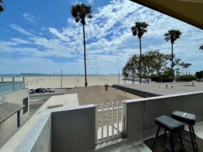 5211 E Ocean Blvd in Long Beach, CA - Foto de edificio - Building Photo