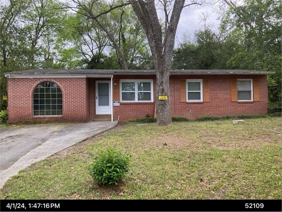 2418 Adger Rd in Macon, GA - Building Photo