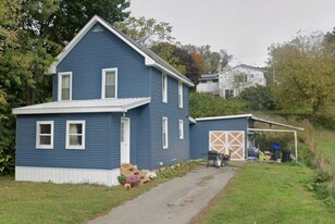 1402 E River Rd in Cortland, NY - Building Photo