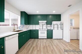 5292 Santa Margarita St in San Diego, CA - Foto de edificio - Building Photo