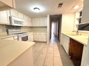 406 Bowie St in West Columbia, TX - Building Photo - Building Photo