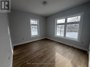 60 Donald St in Barrie, ON - Building Photo - Building Photo