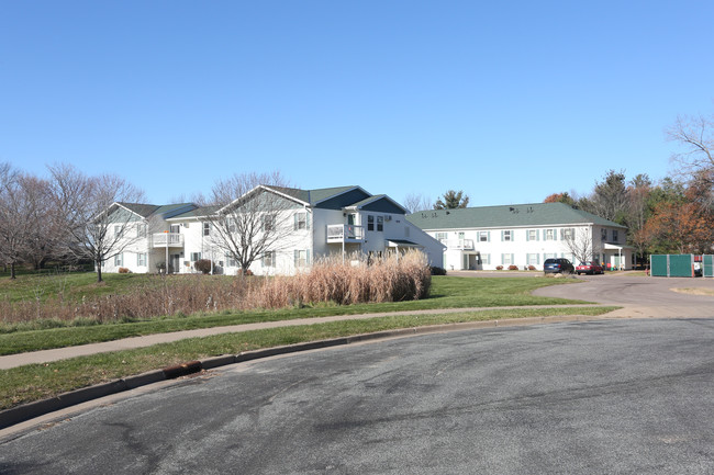 Otter Creek Apartments in Eau Claire, WI - Building Photo - Building Photo