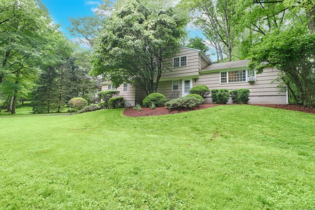 7 Bittersweet Ln in Westport, CT - Building Photo - Building Photo