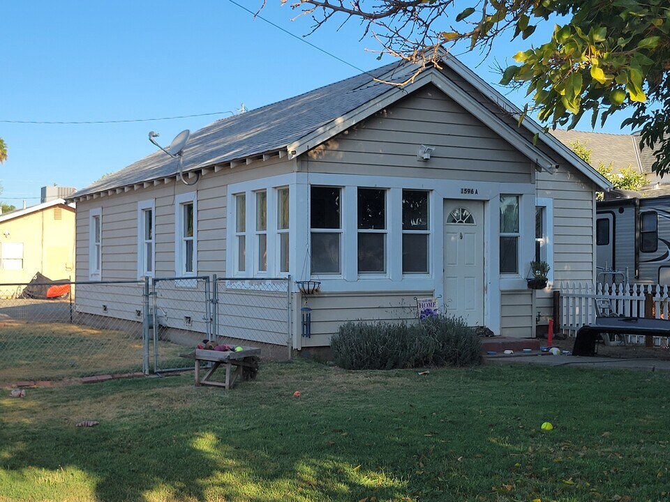 1596 Adams Rd in Yuba City, CA - Building Photo