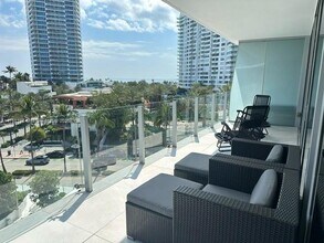 1 Collins Ave, Unit # 602 in Miami Beach, FL - Building Photo - Building Photo