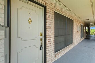 2425 Ashdale Dr in Austin, TX - Building Photo - Building Photo