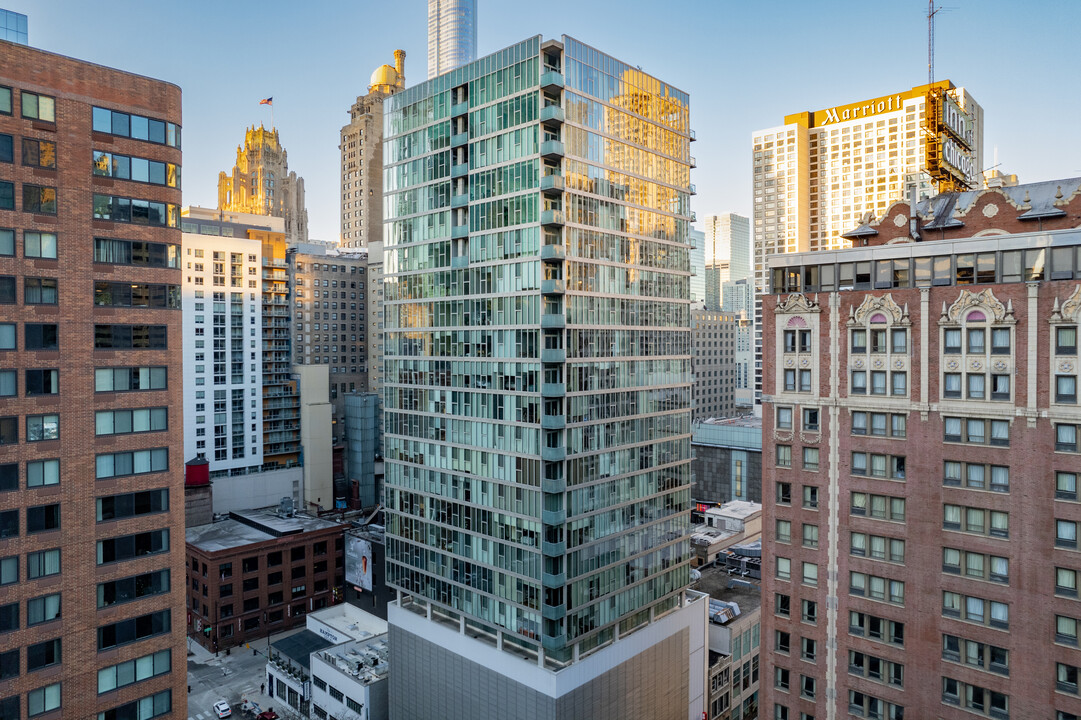 552 N St Clair St in Chicago, IL - Foto de edificio