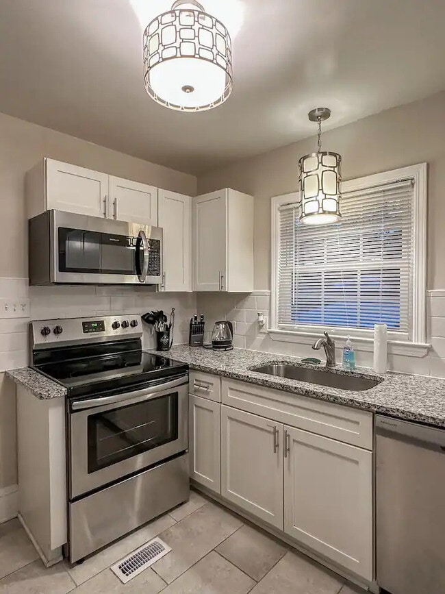 property at 612 E Woodlawn Rd