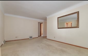 418 E 274th St in Euclid, OH - Building Photo - Building Photo