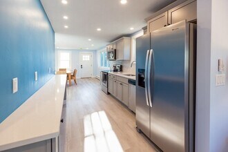 18 Beach St, Unit 1 in Plymouth, MA - Building Photo - Building Photo