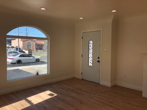 3654 W 58th Pl in Los Angeles, CA - Building Photo - Building Photo