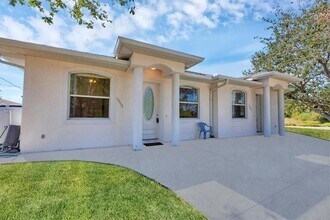 12113 Capilla Ln in Venice, FL - Building Photo - Building Photo