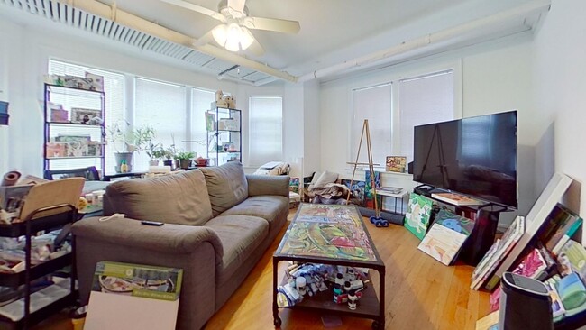 property at 843 W Wolfram St