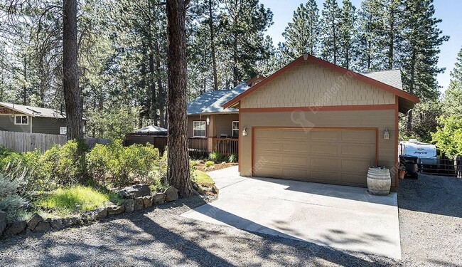 19042 Choctaw Rd in Bend, OR - Building Photo - Building Photo