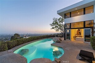 1436 Summitridge Dr in Beverly Hills, CA - Building Photo