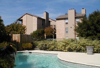Peyton Place Apartments in Austin, TX - Foto de edificio - Building Photo