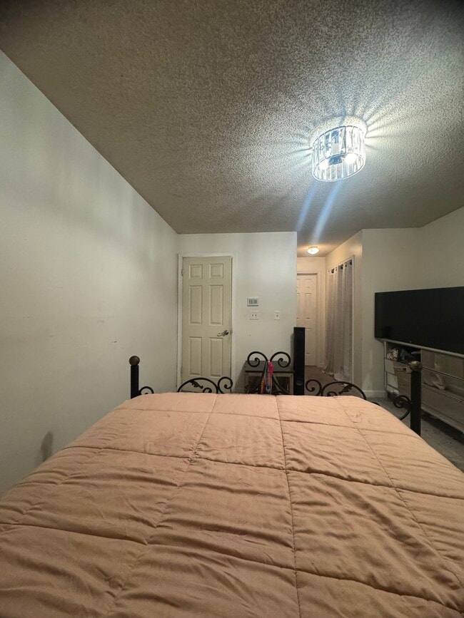 414 Delaware Ave, Unit 218 in Norfolk, VA - Building Photo - Building Photo