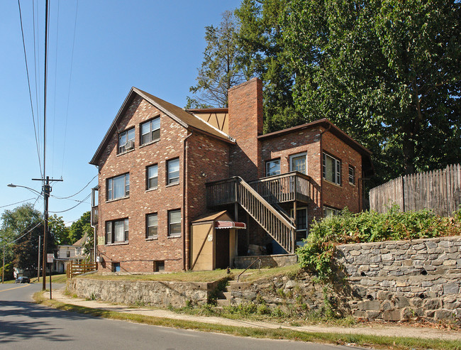 97 Prospect St in Bristol, CT - Foto de edificio - Building Photo