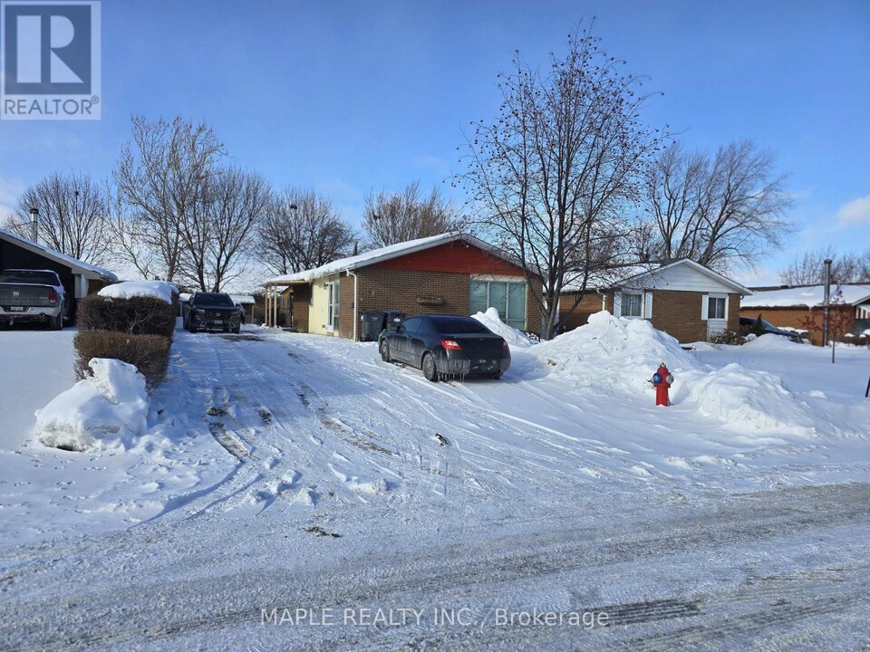 68 Epsom Downs Dr in Brampton, ON - Building Photo