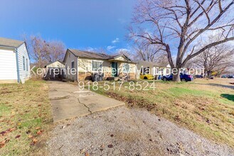 3743 W 42nd Pl in Tulsa, OK - Building Photo - Building Photo
