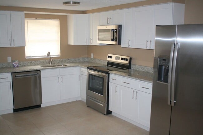7144 Bellaire Terrace in New Port Richey, FL - Building Photo - Building Photo
