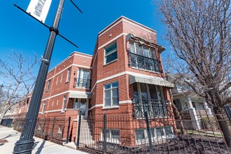 4145 N Milwaukee Ave in Chicago, IL - Foto de edificio - Building Photo