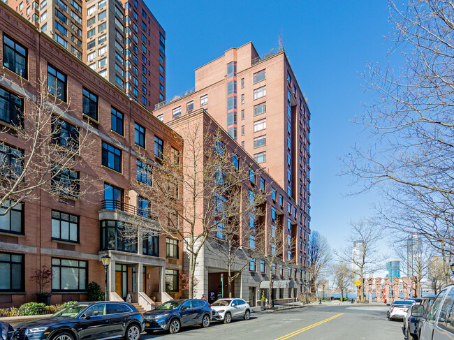 Hudson Tower in New York, NY - Foto de edificio - Building Photo